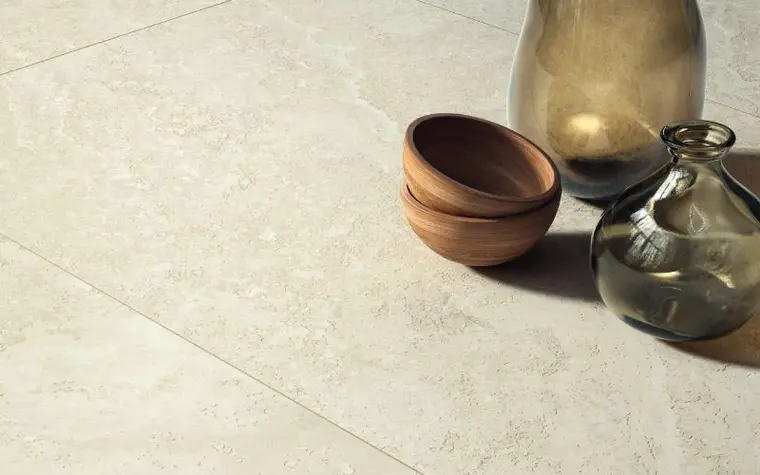 Castelvetro Ceramiche Roma — πορσελανάτο πλακάκι δαπέδου και τοίχου με όψη τραβερτίνη, για εσωτερικούς και εξωτερικούς χώρους