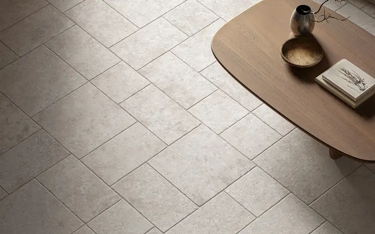 Ermes Ceramiche Pierre Eternelle — πορσελανάτο πλακάκι δαπέδου και τοίχου με όψη τραβερτίνη