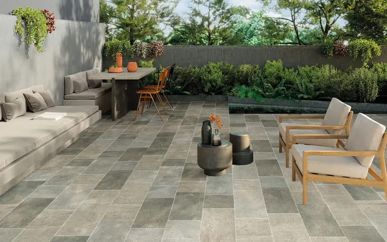 Ceramica Euro Saxa — πορσελανάτο πλακάκι δαπέδου και τοίχου με όψη πέτρας, για εσωτερικούς και εξωτερικούς χώρους