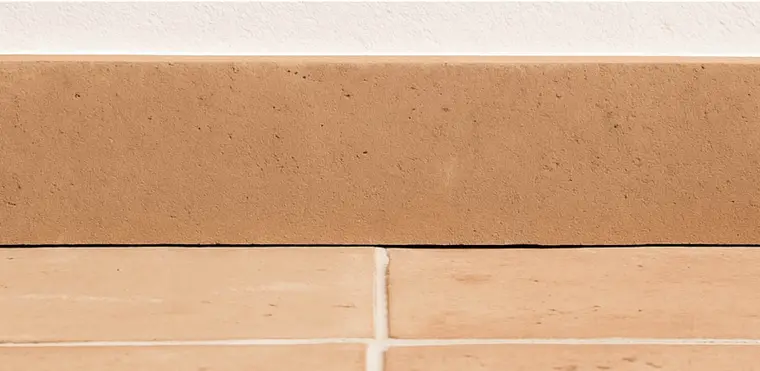 Maora Ceramica Skirting board — κεραμικό πλακάκι κόκκινης πάστας με διακοσμητικό σχέδιο