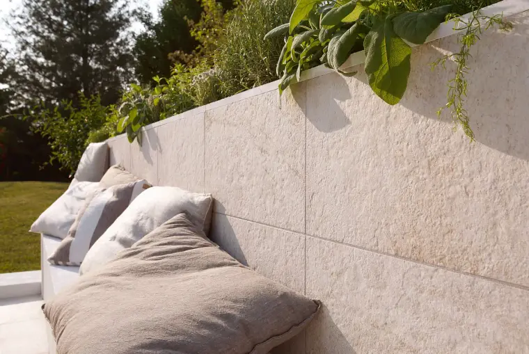 Marazzi Multiquartz — πορσελανάτο πλακάκι δαπέδου και τοίχου με όψη πέτρας, για εσωτερικούς και εξωτερικούς χώρους