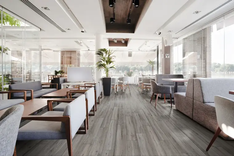 Marazzi Treverkheart — πορσελανάτο πλακάκι με όψη ξύλου, για εσωτερικούς και εξωτερικούς χώρους