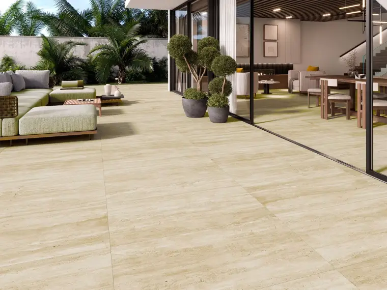 New Tiles Travertino — πορσελανάτο πλακάκι δαπέδου και τοίχου με όψη τραβερτίνη, για εσωτερικούς και εξωτερικούς χώρους