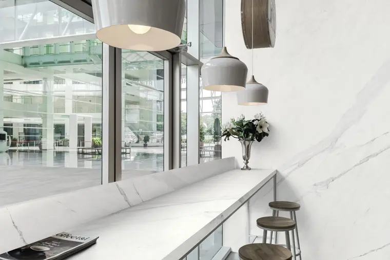NuovoCorso Calacatta White — πορσελανάτο πλακάκι δαπέδου και τοίχου με όψη μαρμάρου