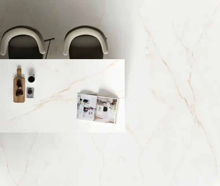NuovoCorso Onyx White — πορσελανάτο πλακάκι δαπέδου και τοίχου με όψη όνυχα
