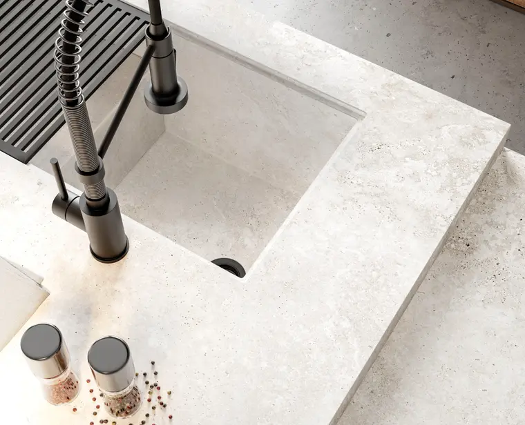 NuovoCorso Travertino Cross White — πορσελανάτο πλακάκι δαπέδου και τοίχου με όψη τραβερτίνη