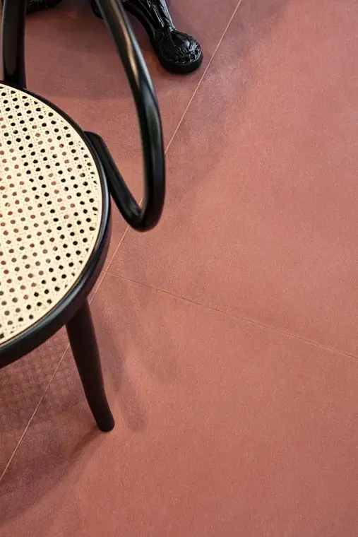 Ragno Stratford — πορσελανάτο πλακάκι δαπέδου και τοίχου με όψη τσιμέντου, για εσωτερικούς και εξωτερικούς χώρους