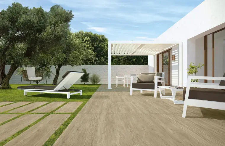 Ragno Woodliving XT20 — πορσελανάτο πλακάκι δαπέδου με όψη ξύλου, για εσωτερικούς και εξωτερικούς χώρους