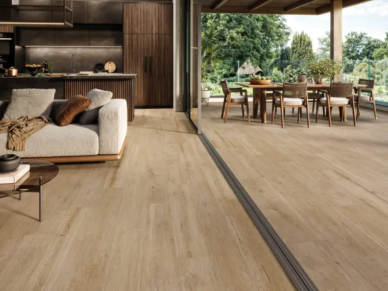 Rocersa Rovere Ombre — πορσελανάτο πλακάκι δαπέδου και τοίχου με όψη ξύλου, για εσωτερικούς και εξωτερικούς χώρους