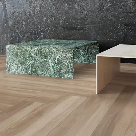 Unicomstarker Wooden — πορσελανάτο πλακάκι δαπέδου και τοίχου με όψη ξύλου, για εσωτερικούς και εξωτερικούς χώρους